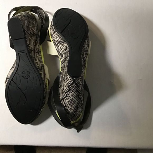 Sam and Libby black and white pattern wedge sandal size 11m. - Picture 10 of 12